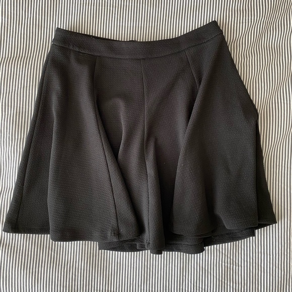 Black skirt - Picture 1 of 4